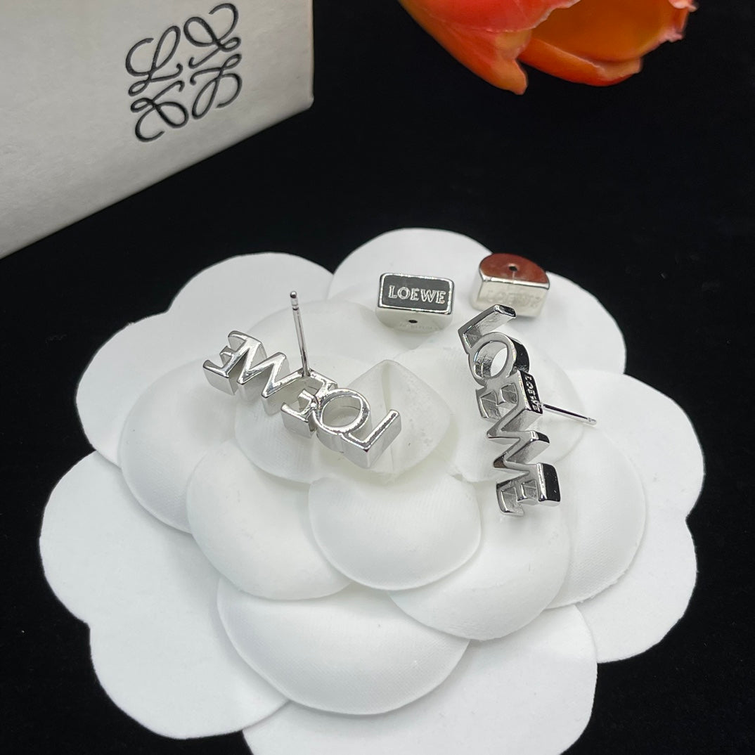 14A754EDE Stylish Earrings