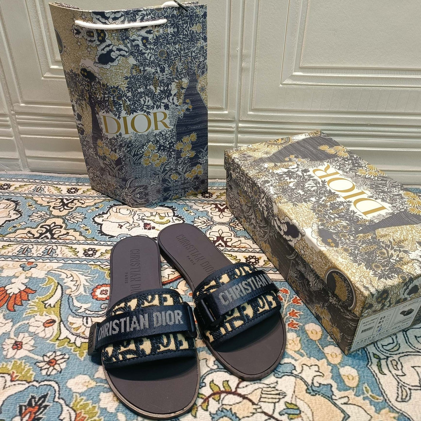 14D20ZDE Stylish Slippers