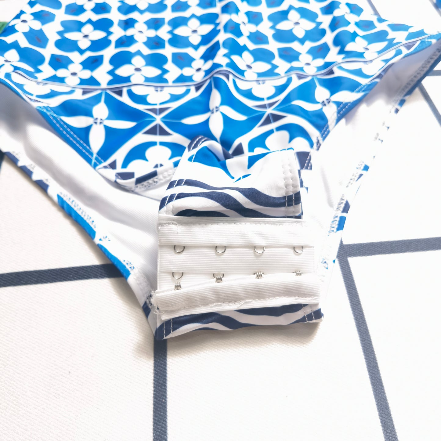 14E1YDE Stylish Long sleeve swimsuit