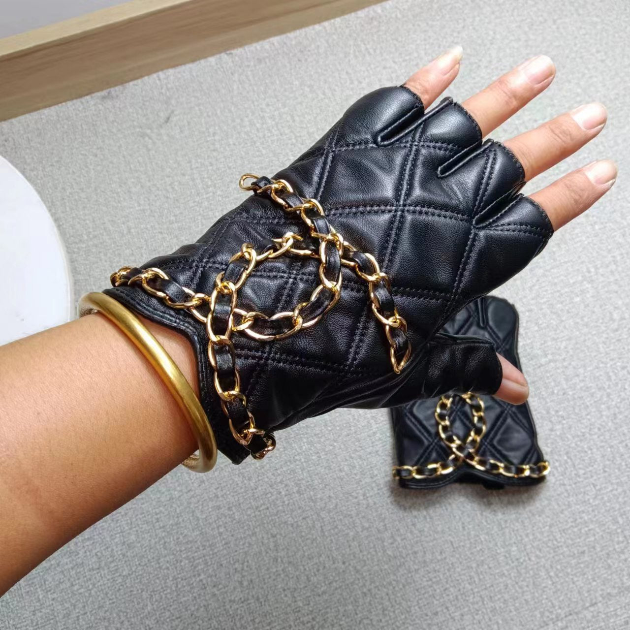24C89SDE Stylish gloves