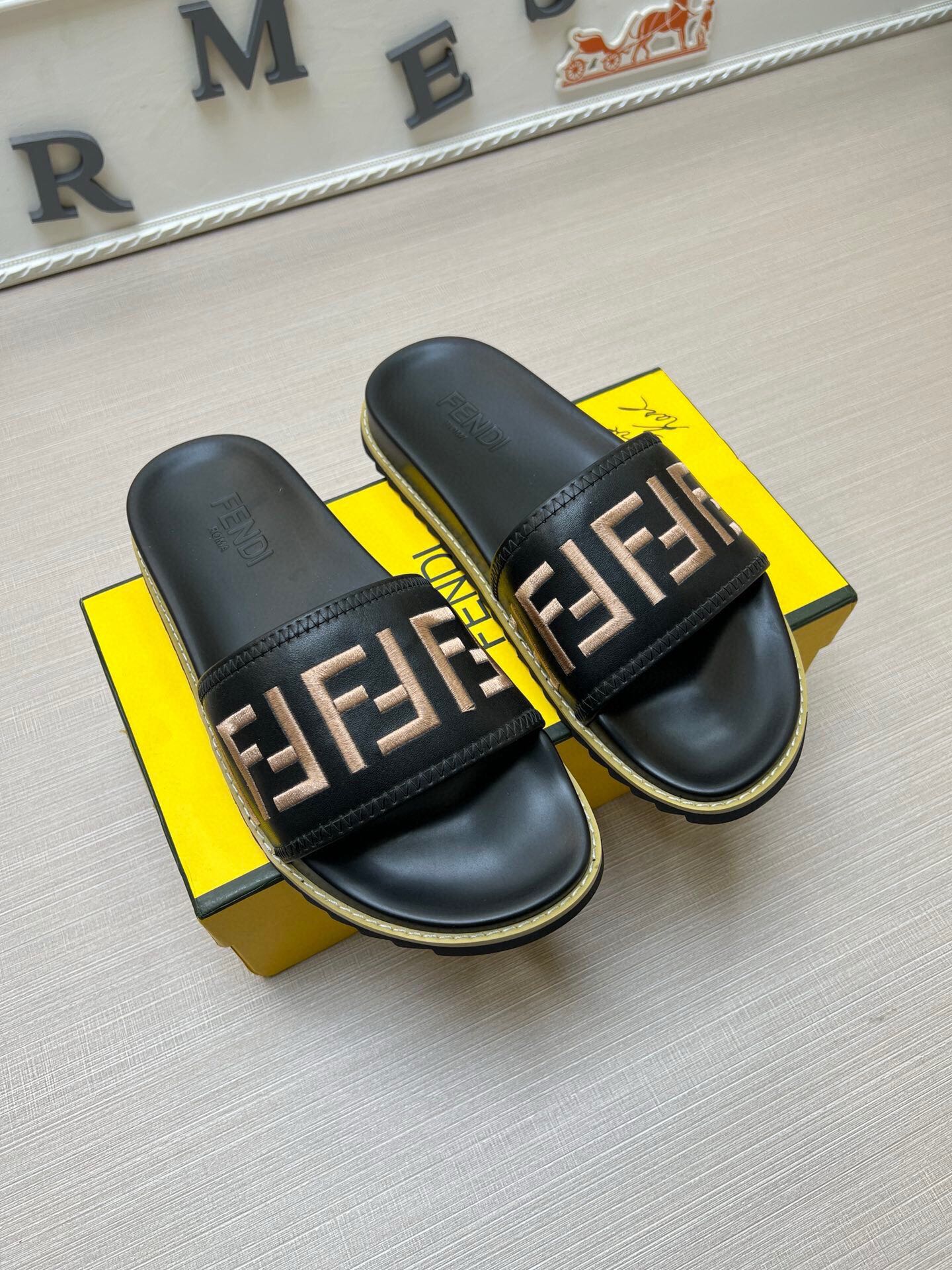 54F25ZDE Stylish slippers