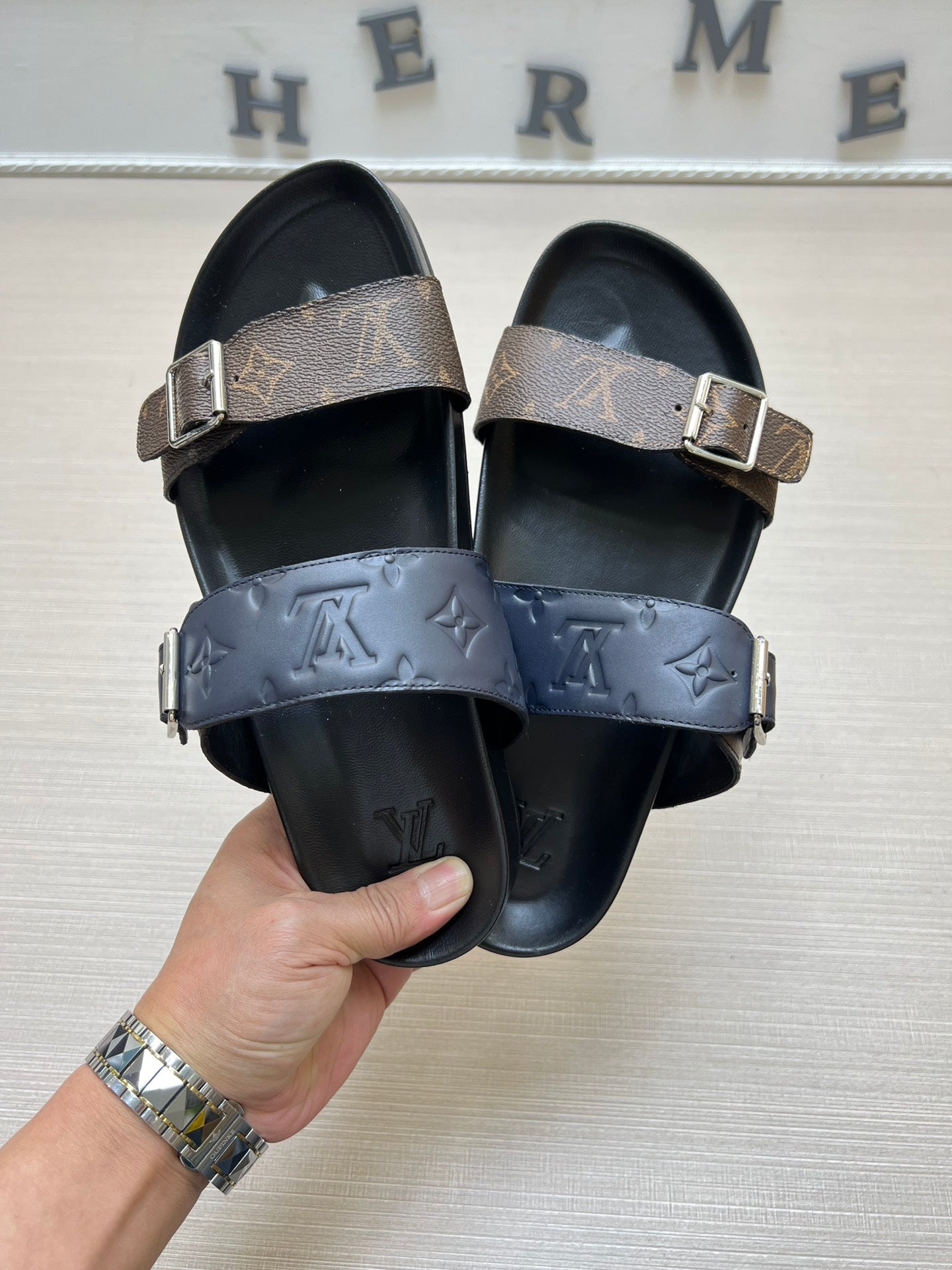 54E87ZDE Stylish slippers