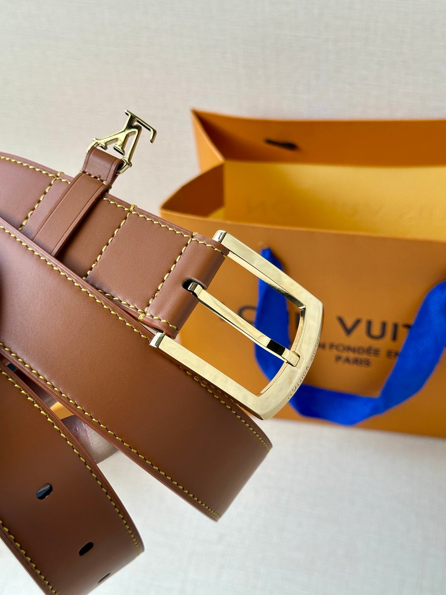 1WE160PDE Stylish High quality belt With full package