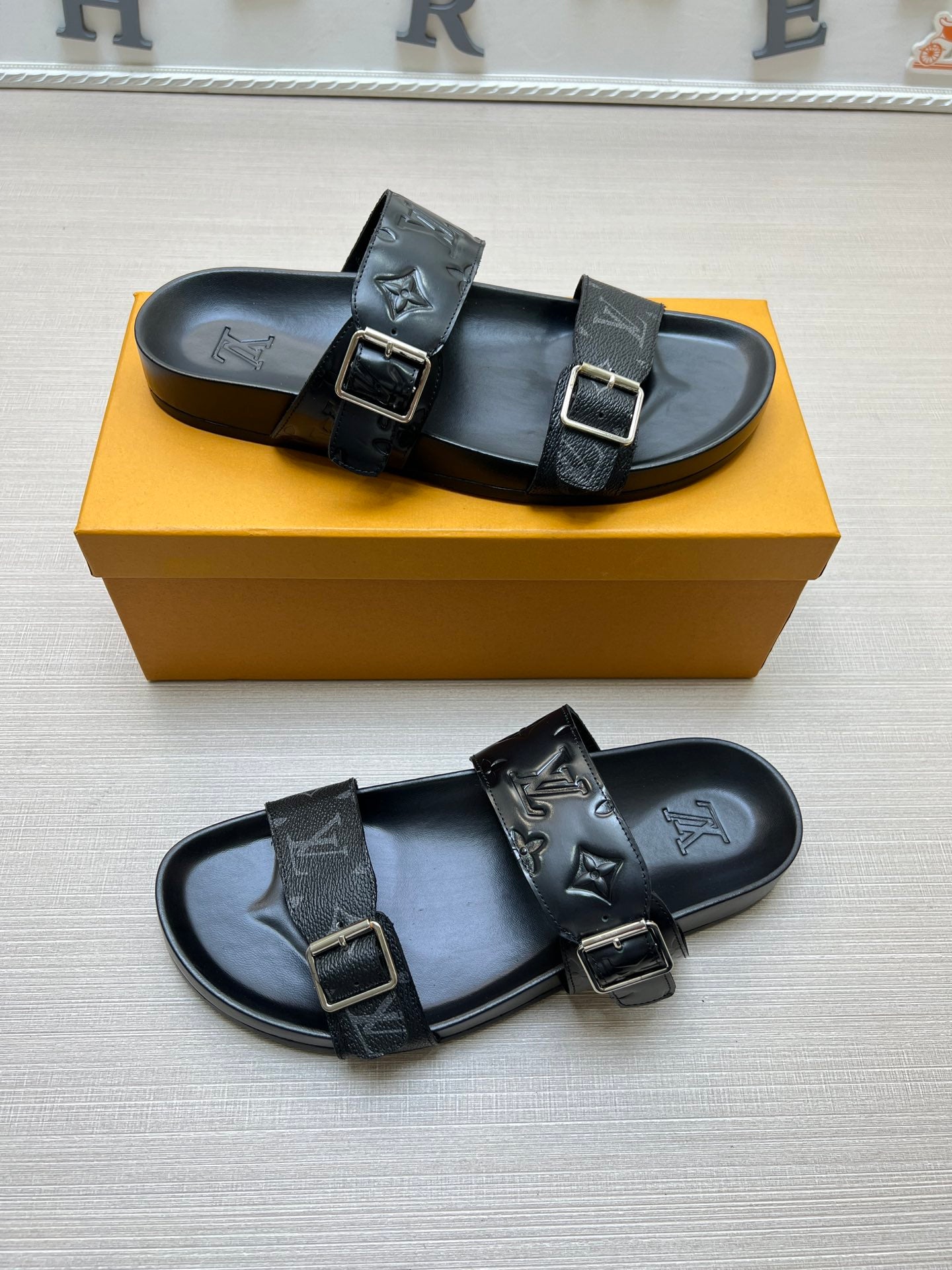 54E87ZDE Stylish slippers