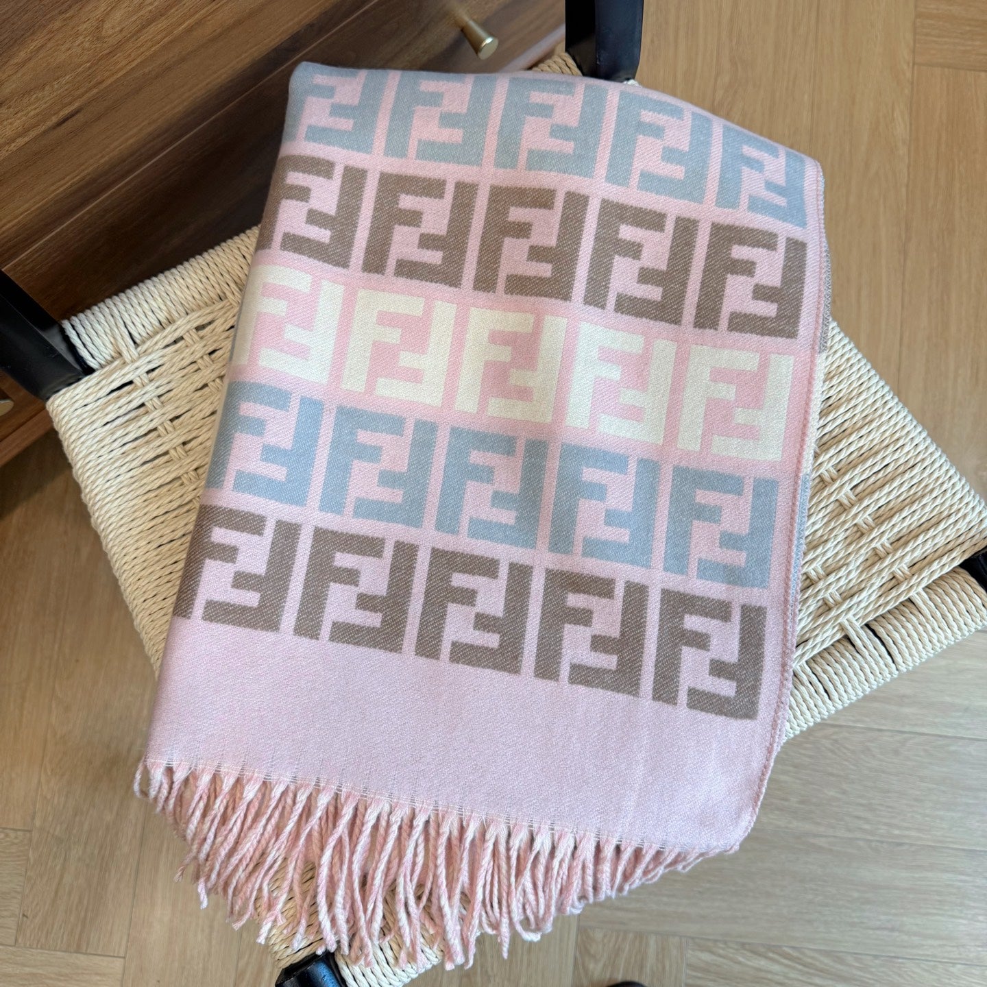 185RF65WDE Stylish Winter Scarves