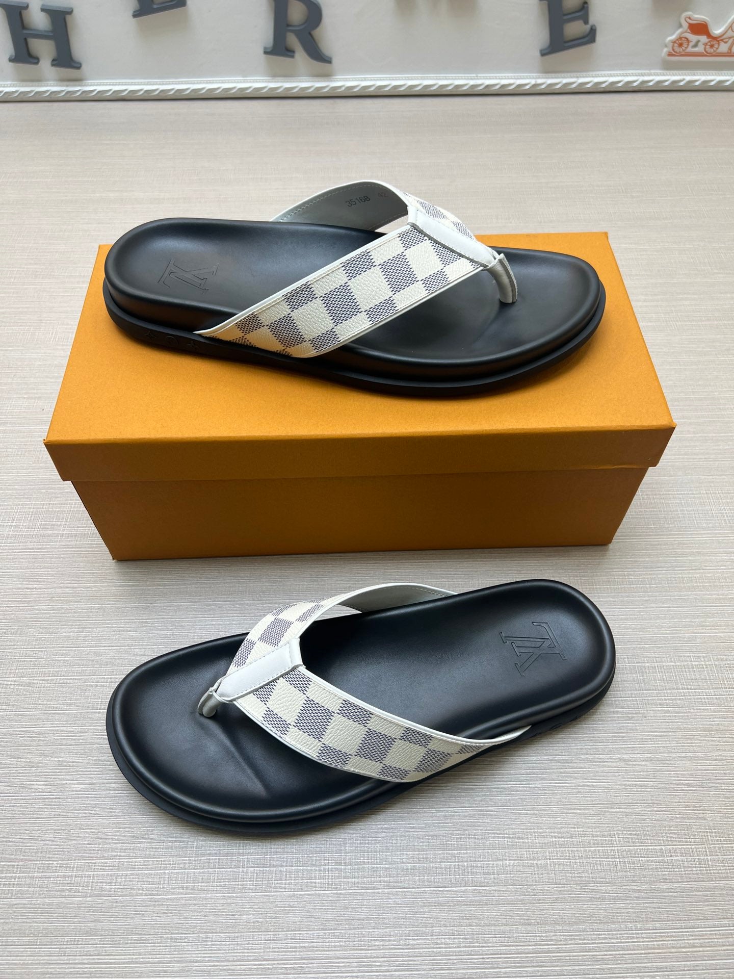 54E61ZDE Stylish slippers