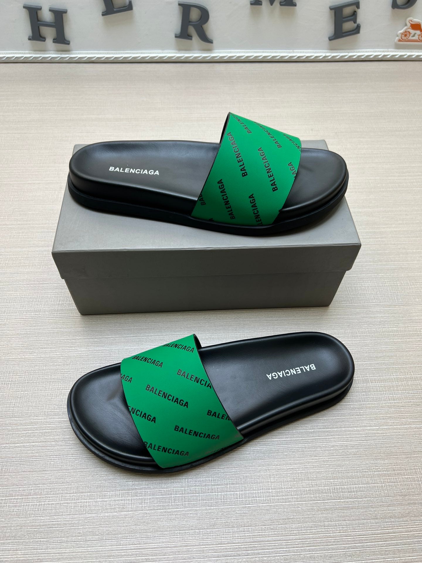 54J99ZDE Stylish slippers