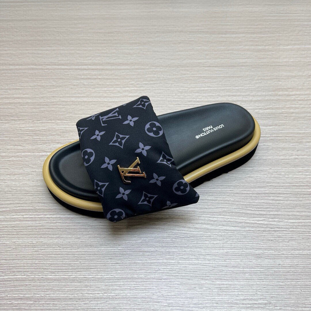 5QE10ZDE Stylish Slippers