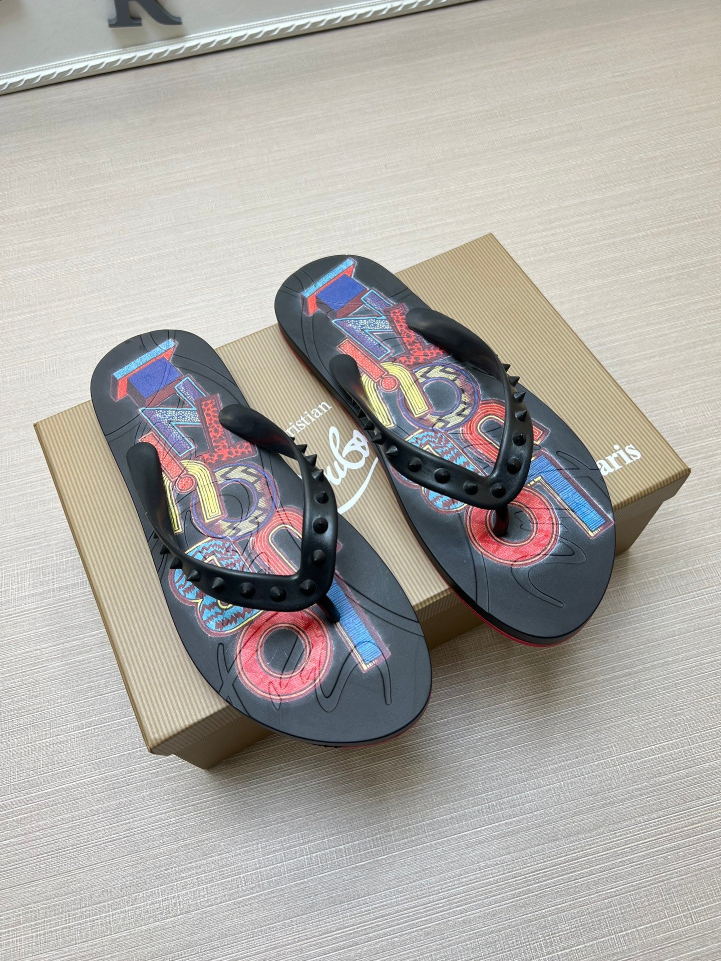 54A107ZDE Stylish slippers