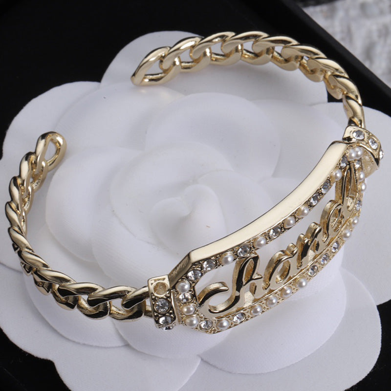 1YC17KDE Stylish Bracelets