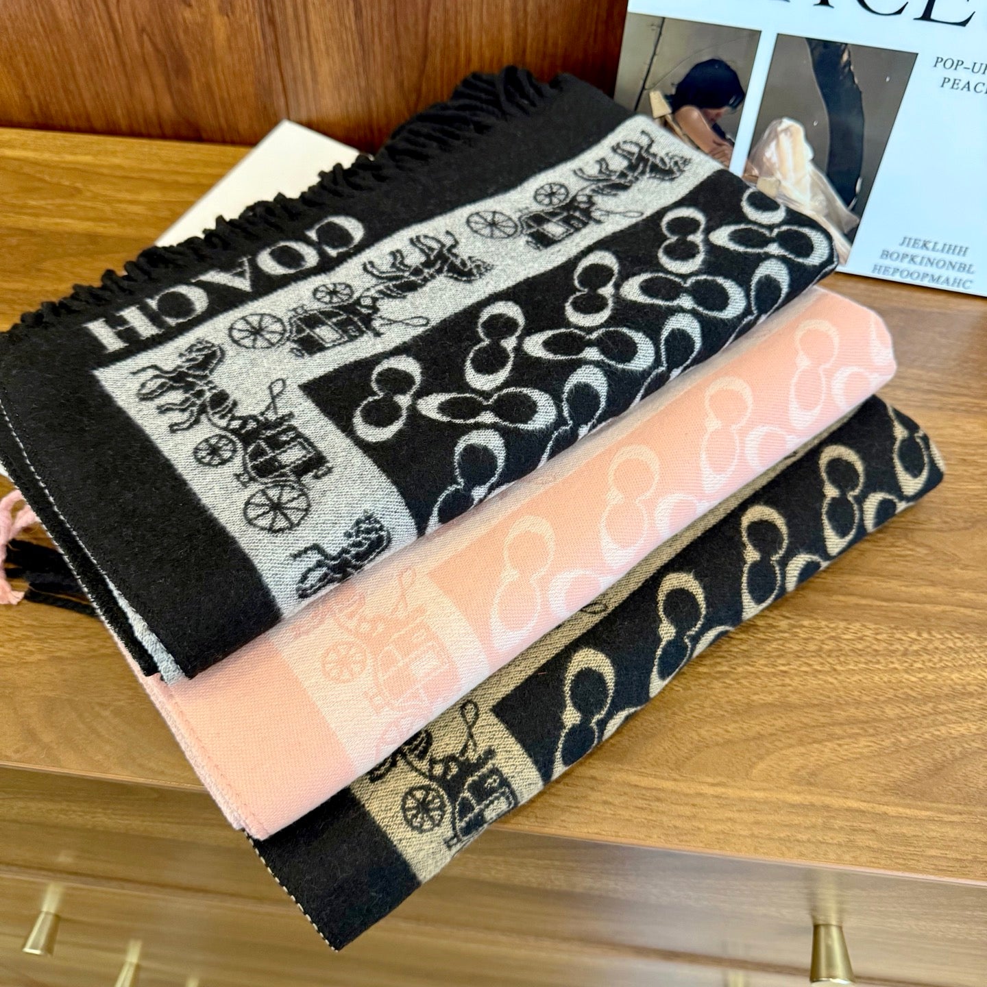 185ZH67WDE Stylish Winter Scarves