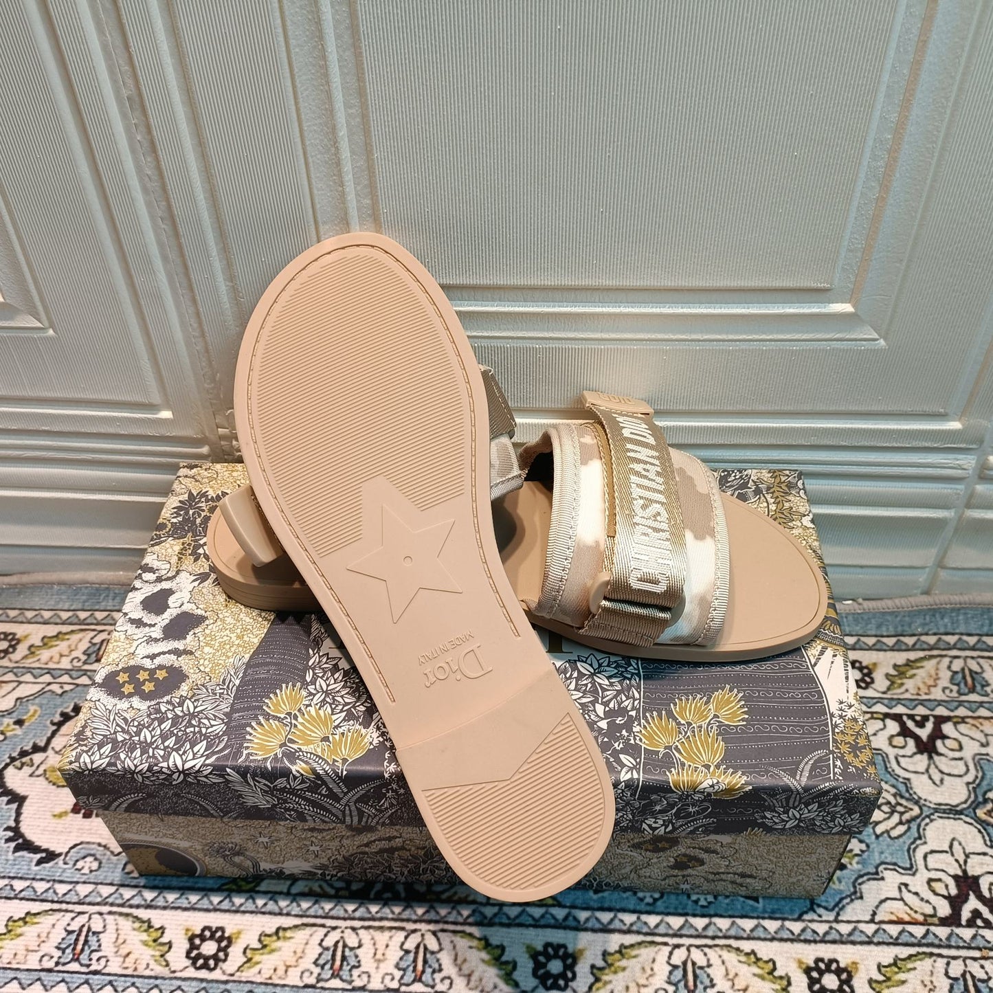 14D20ZDE Stylish Slippers