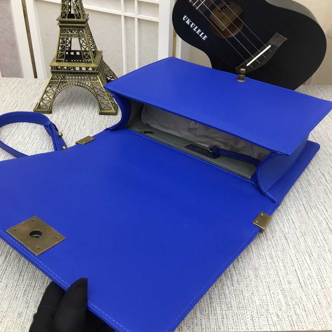 5C60BDE Stylish leather bag