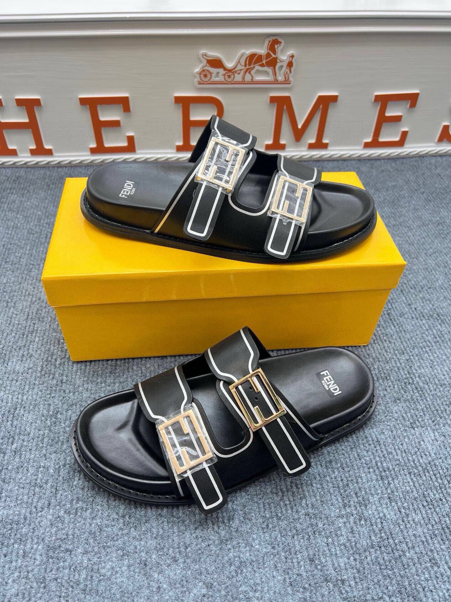 54F38ZDE Stylish slippers