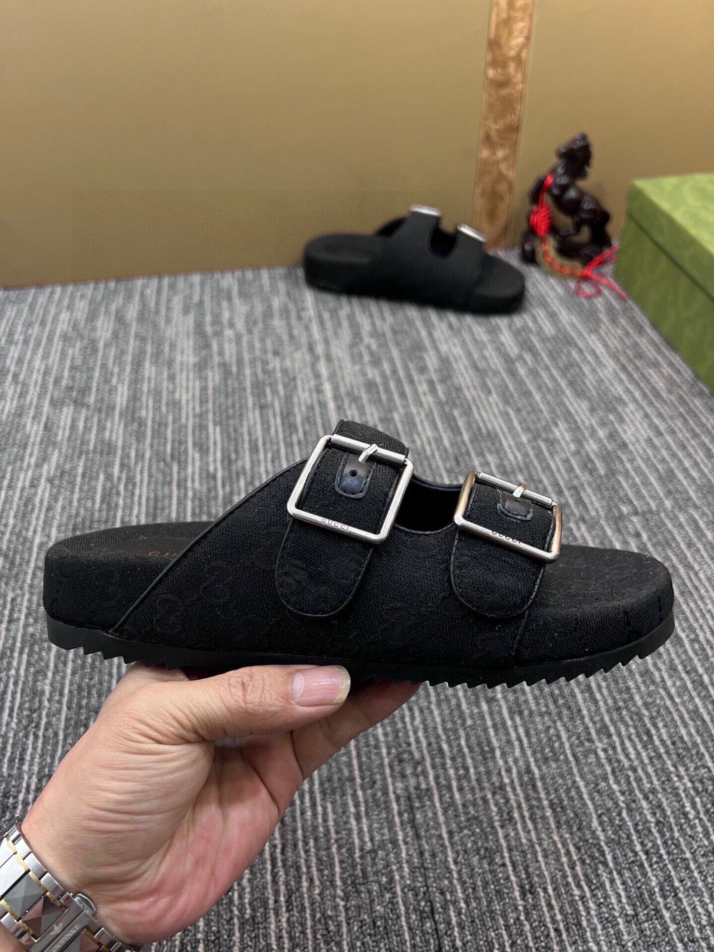 5QB17ZUE Popular shoes
