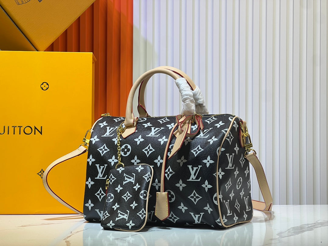 155XE17BDE Stylish leather bag