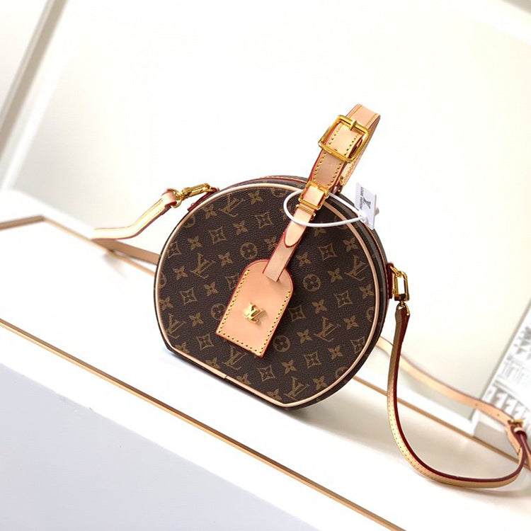 1E15BDE Stylish leather bag