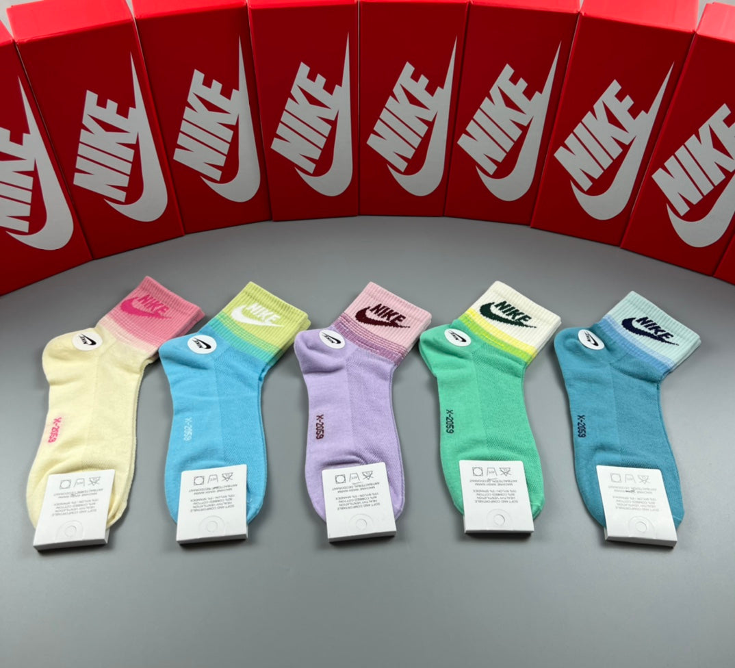 235QA70SDE Stylish socks(5 pairs )