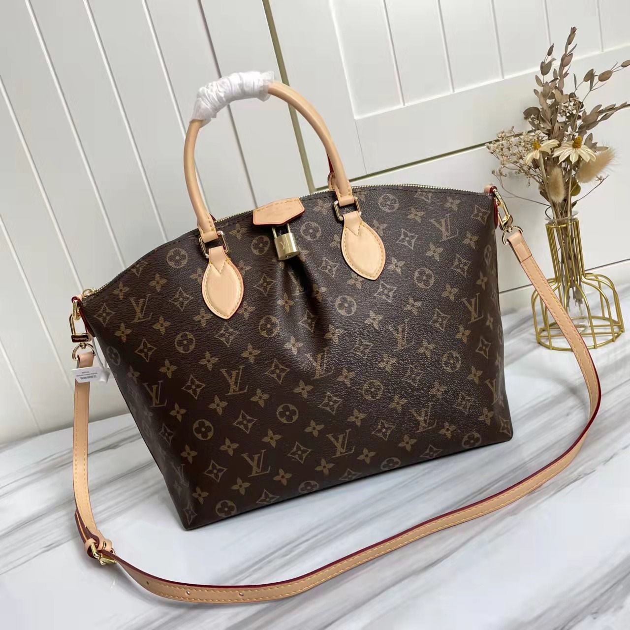 2EE1BDE Stylish leather bag