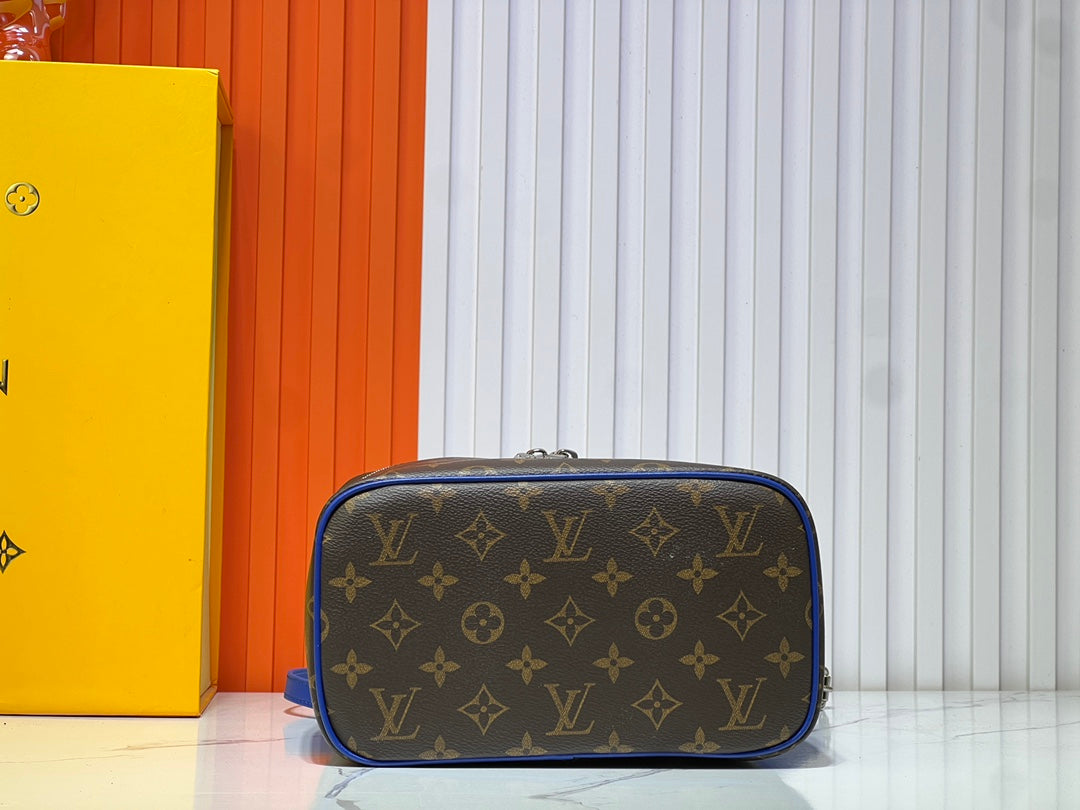 15XE10BDE Stylish leather bag