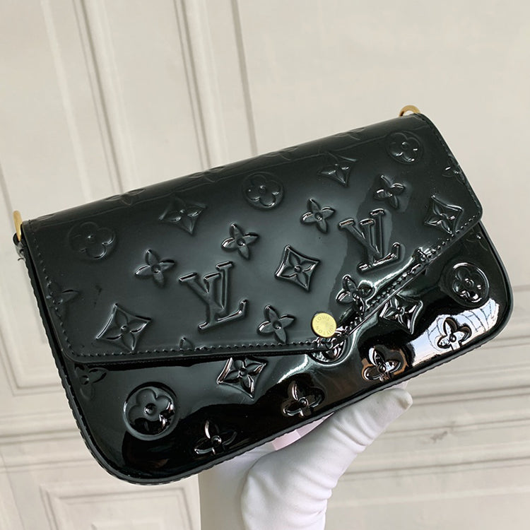 AE058BDE Stylish leather bag