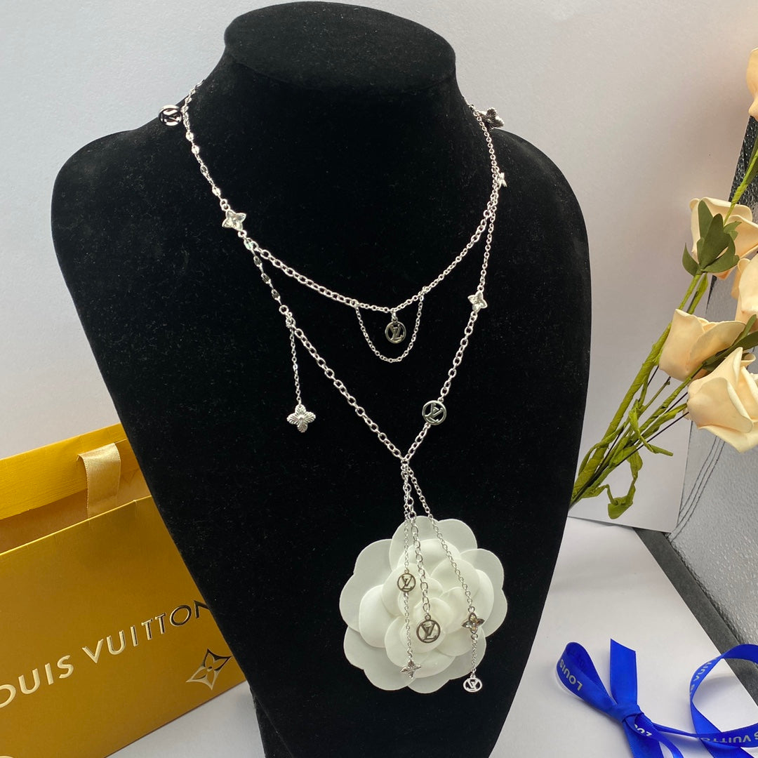 1NE186XDE Stylish Necklaces