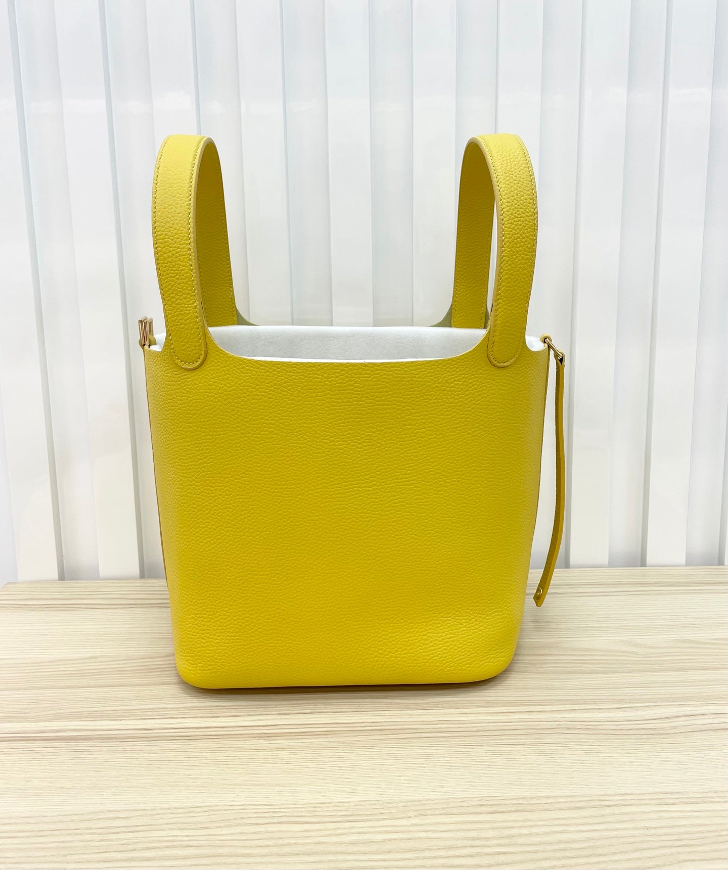 15RH5BDE Stylish leather bag