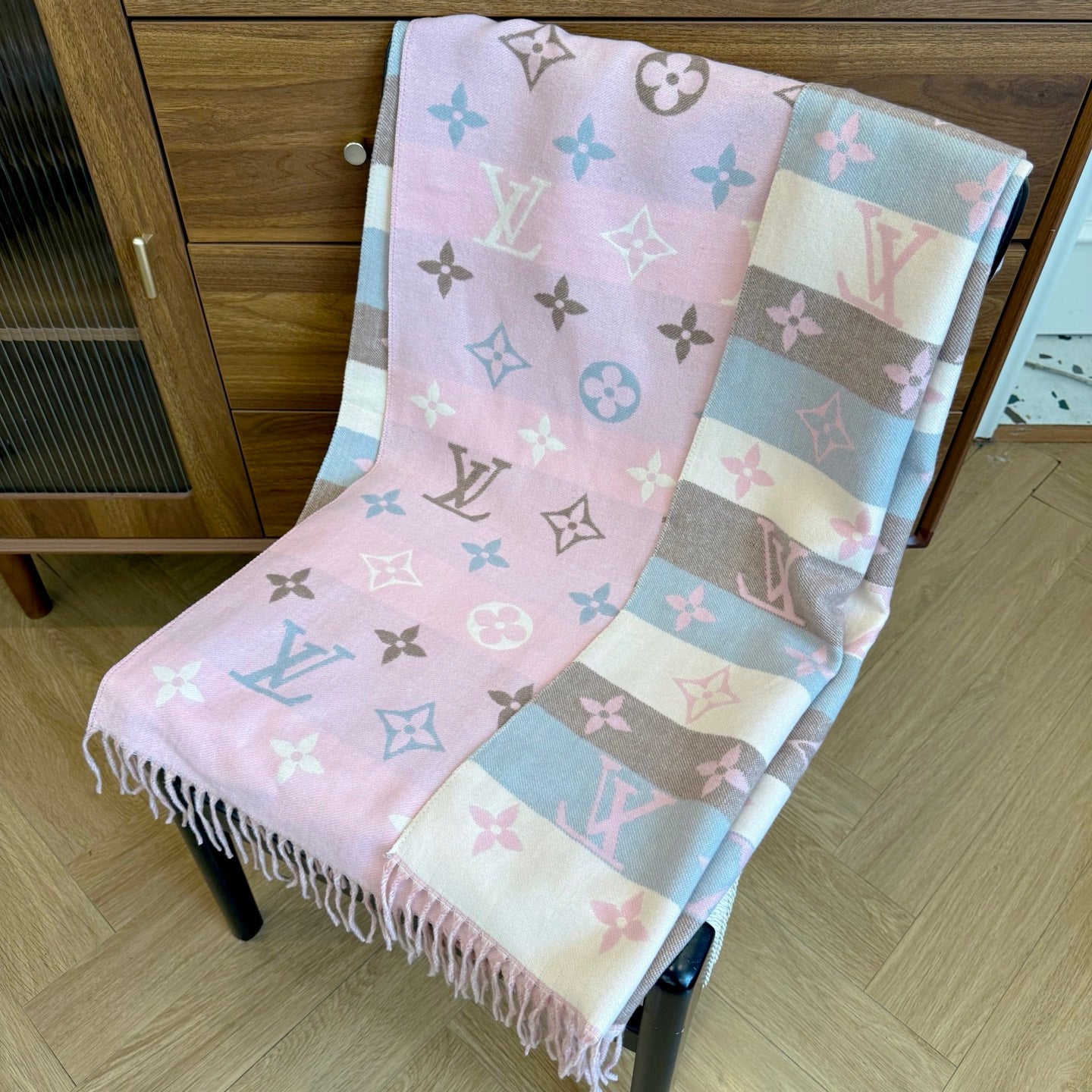185RE70WDE Stylish Winter Scarves