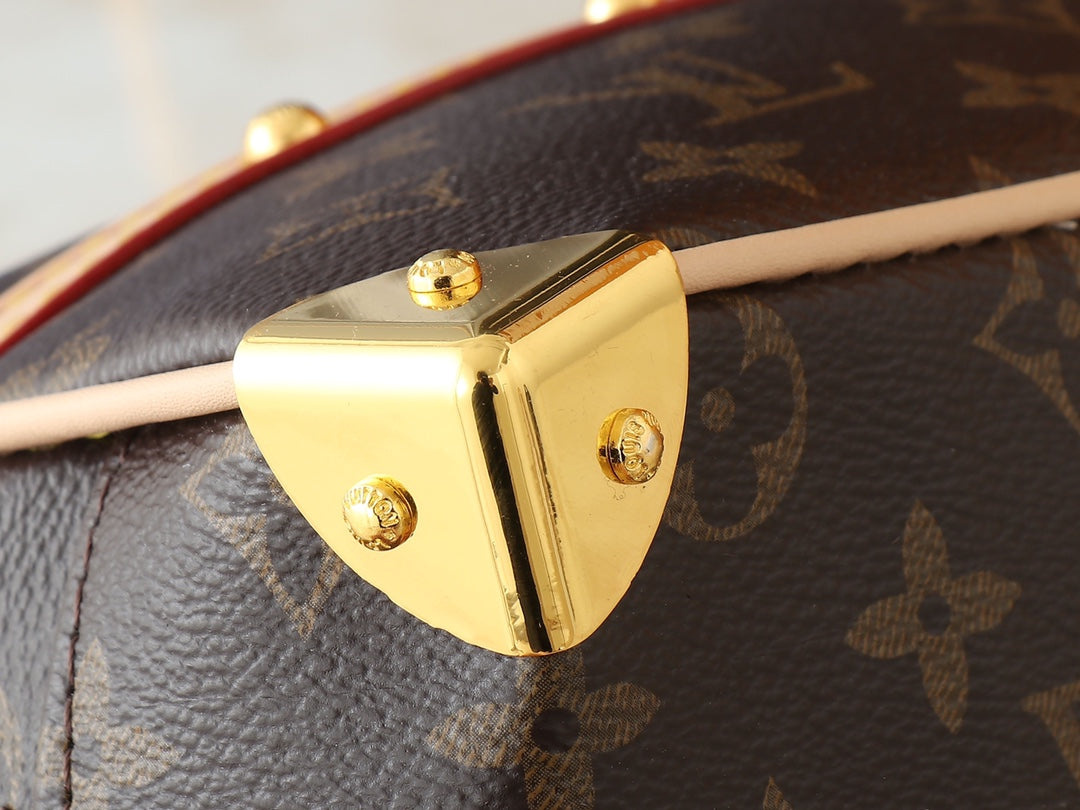 165NE101BDE Stylish leather bag