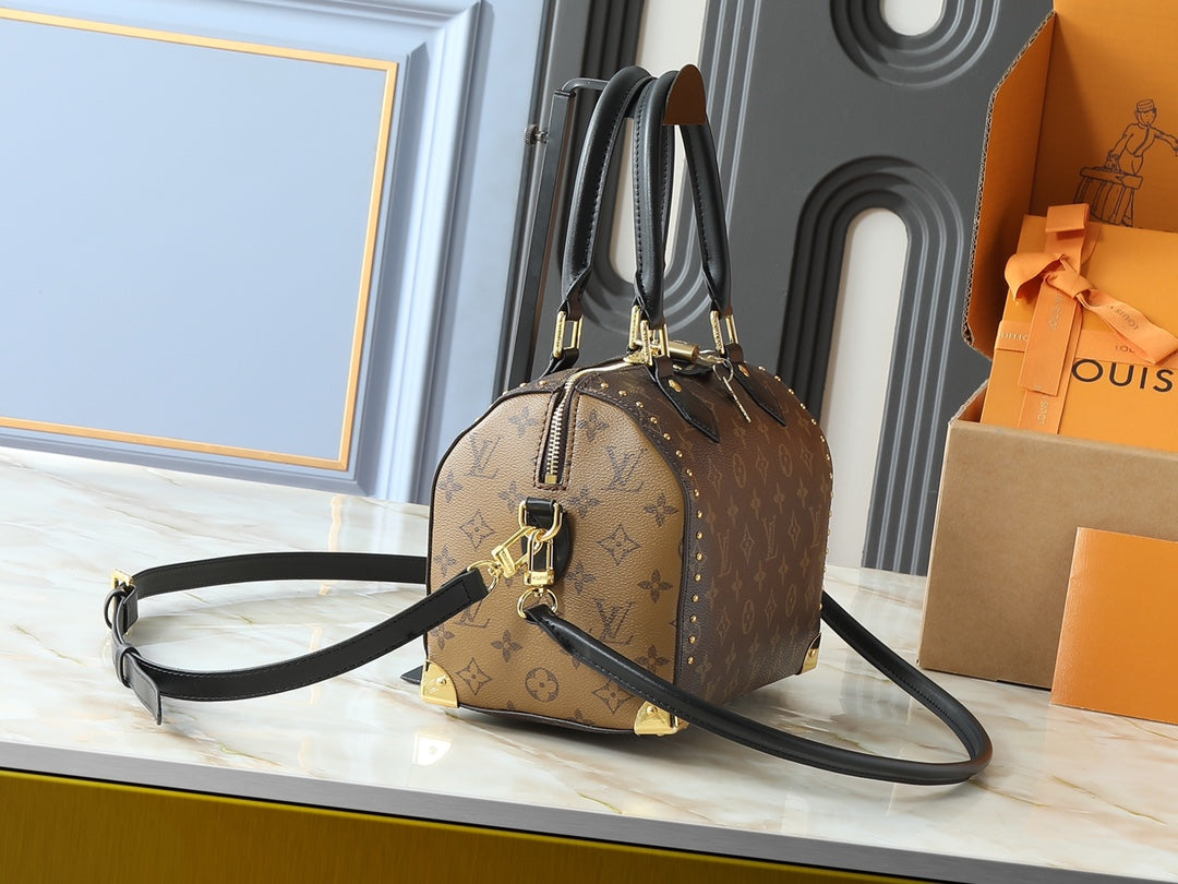 15RE52BDE Stylish leather bag