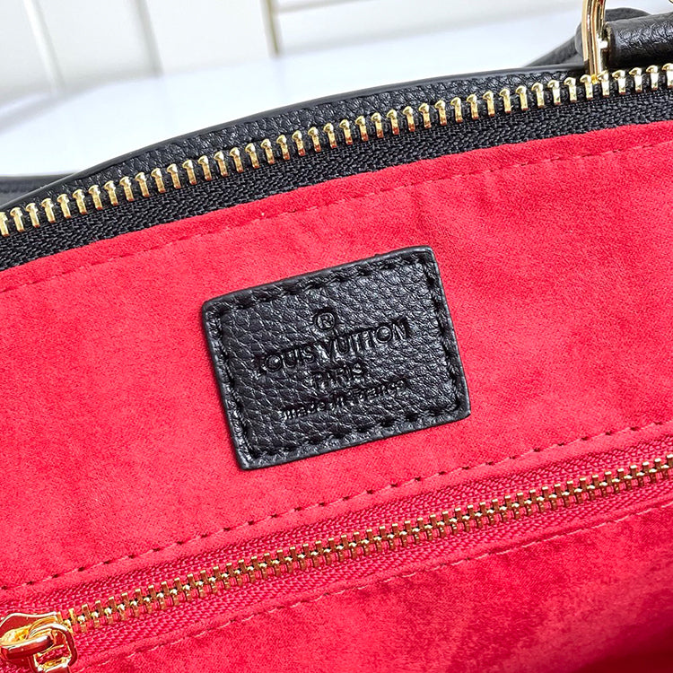 1E059BDE Stylish leather bag