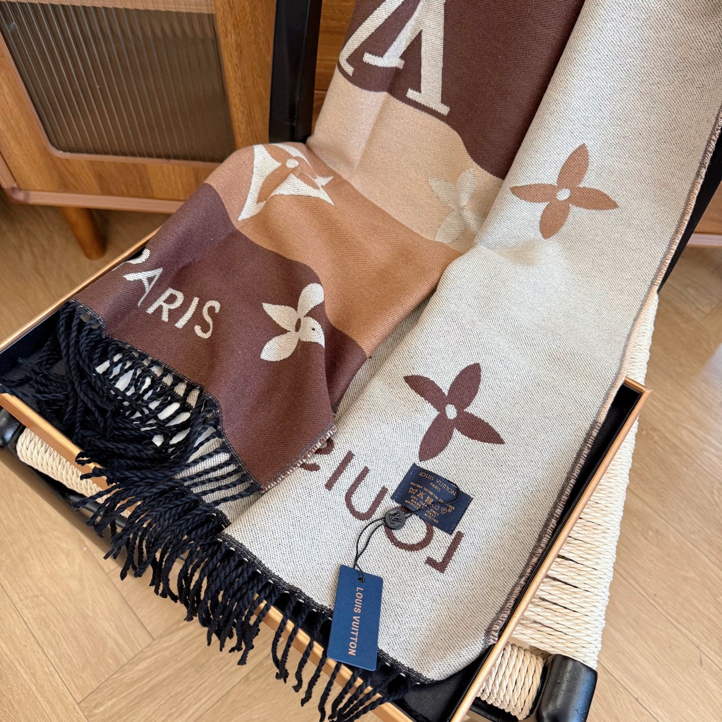 175RE43WDE Stylish Winter Scarves