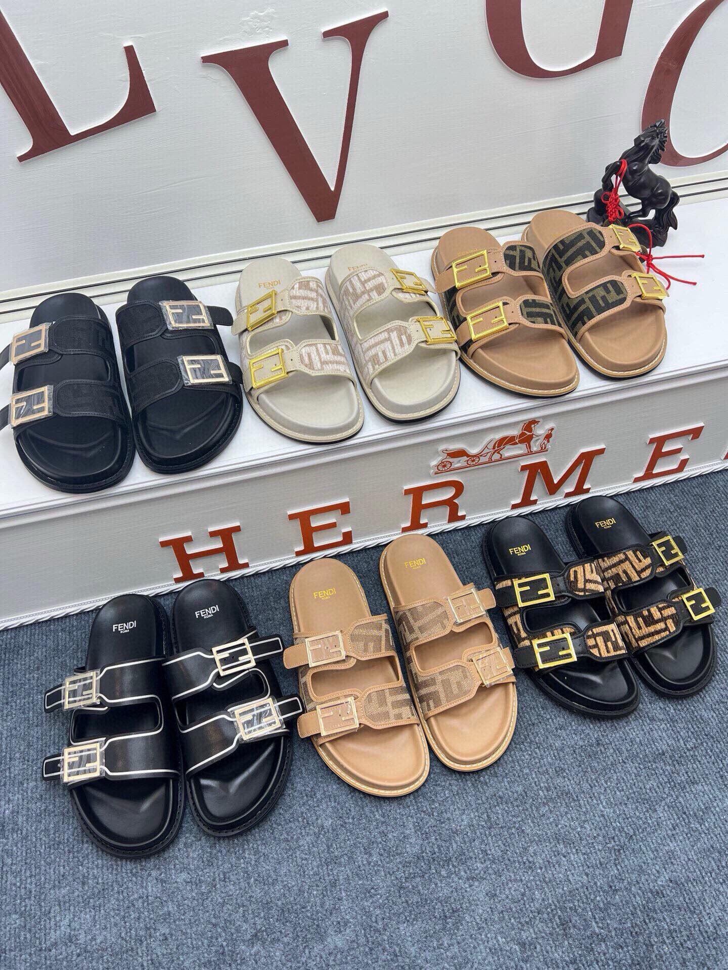 54F38ZDE Stylish slippers