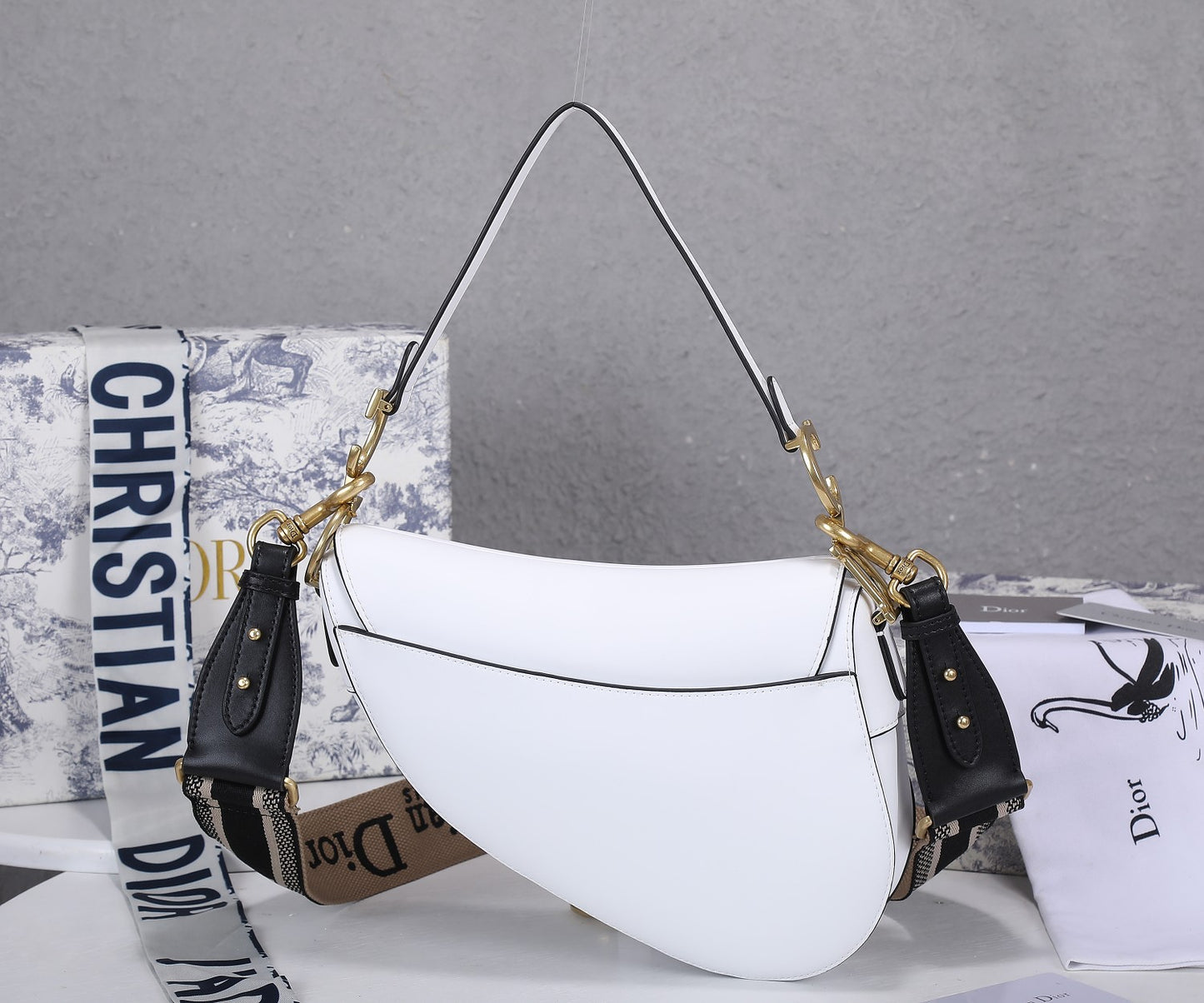 5D11BDE Stylish leather bag