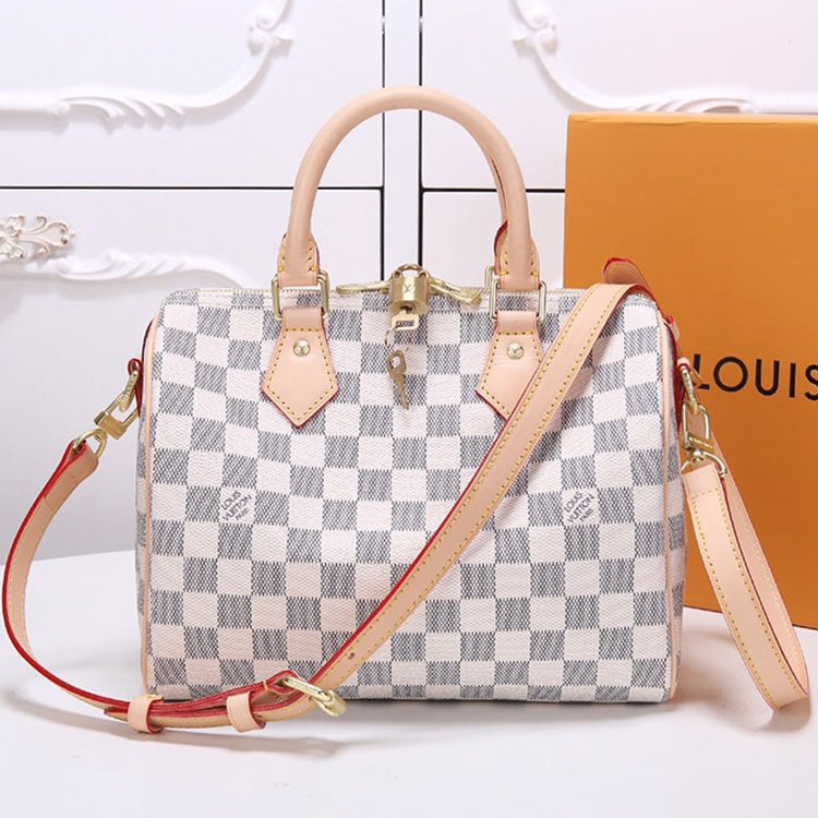 2E17BDE Stylish leather bag