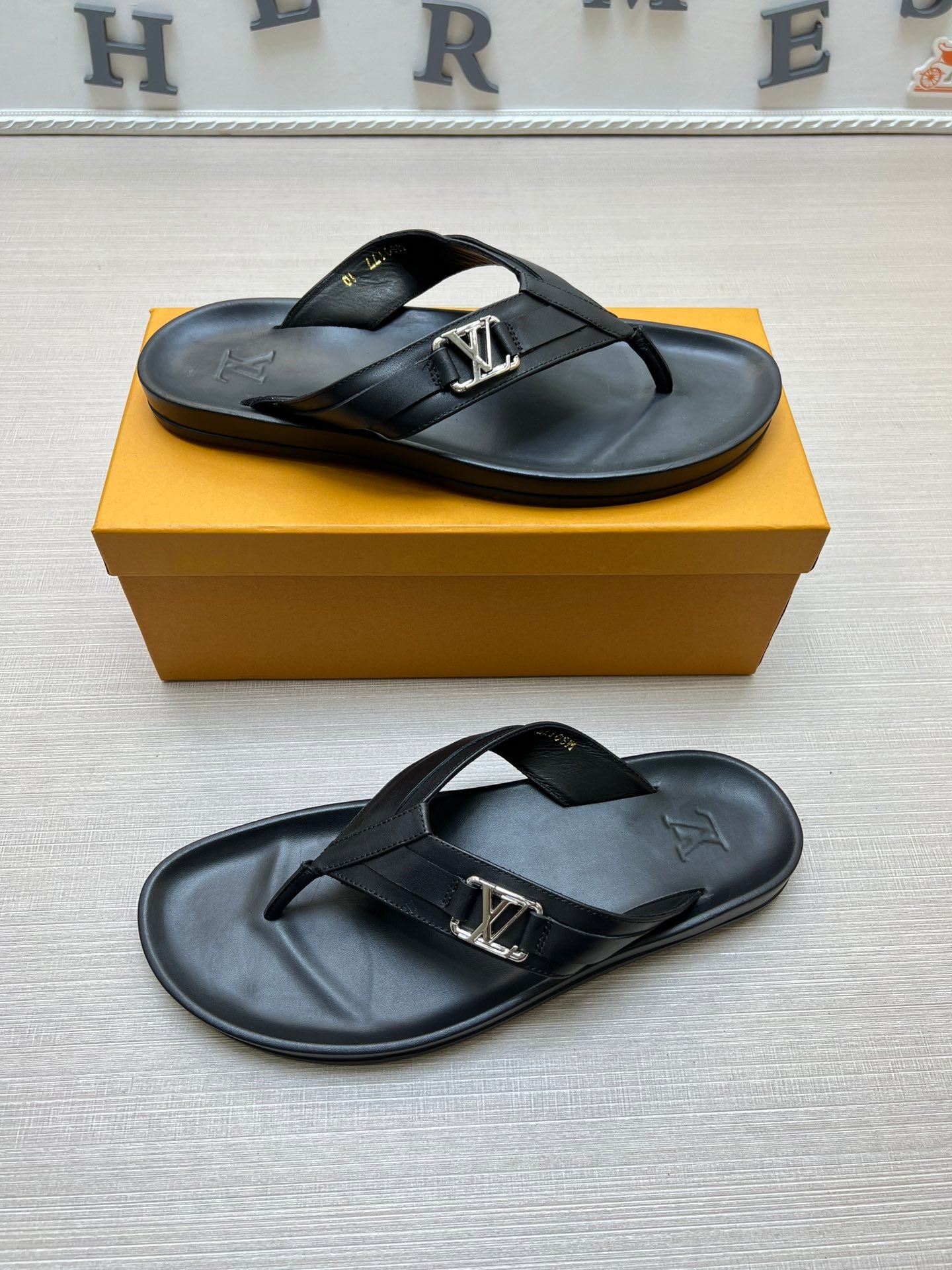 54E86ZDE Stylish slippers