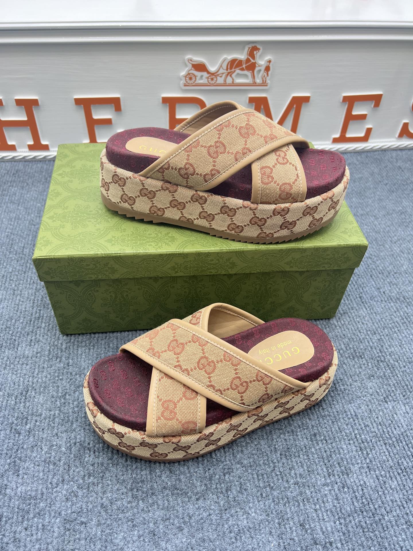 5YB69ZDE Stylish Slippers