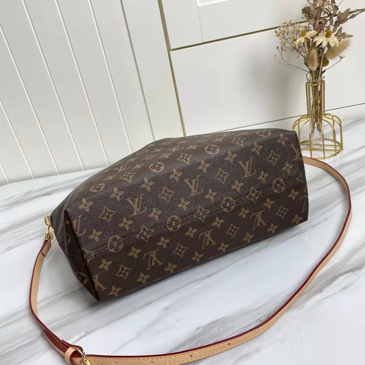 2EE1BDE Stylish leather bag