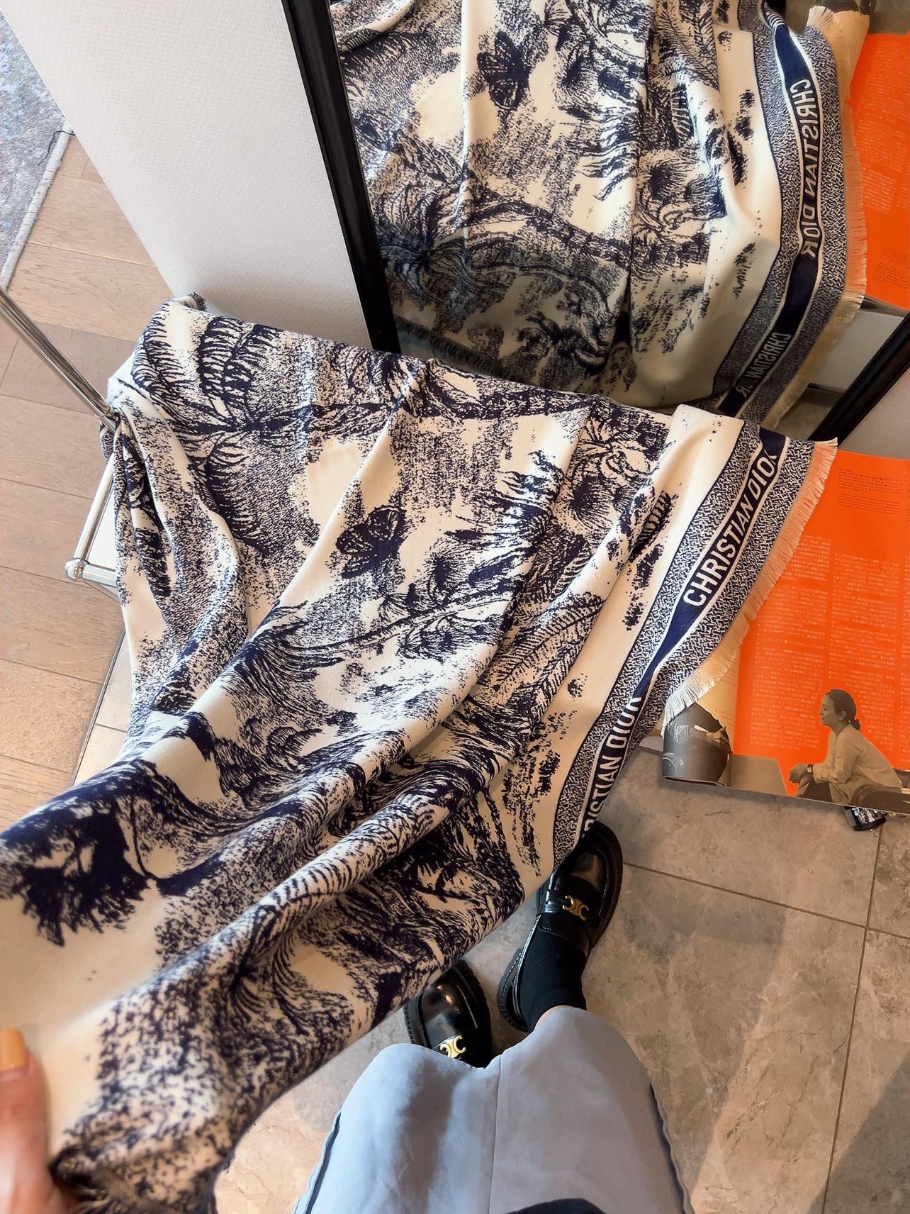 175RD5WDE Stylish Winter Scarves