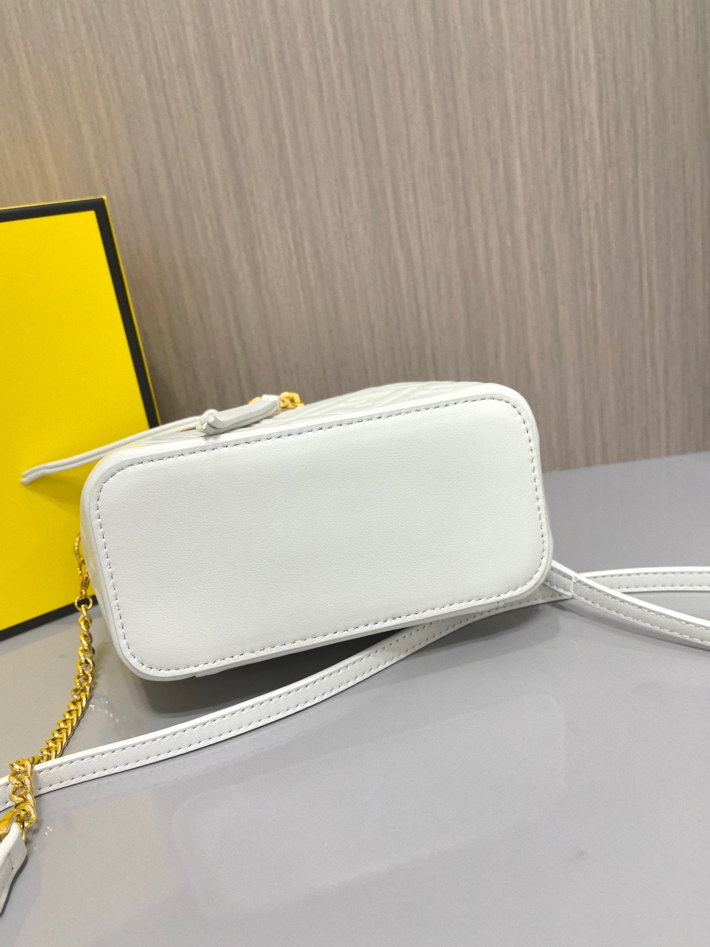 15RF59BDE Stylish leather bag