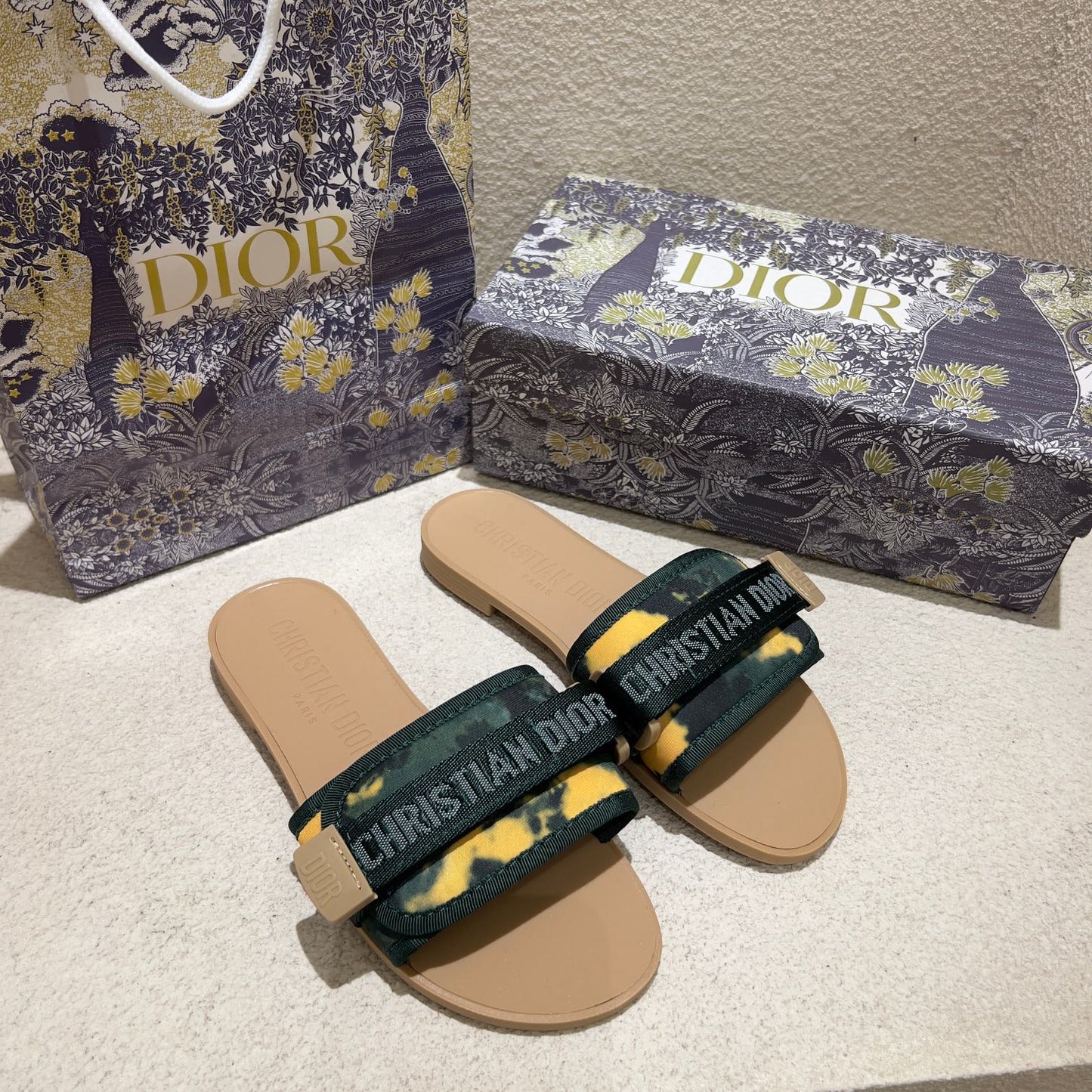14D18ZDE Stylish slippers