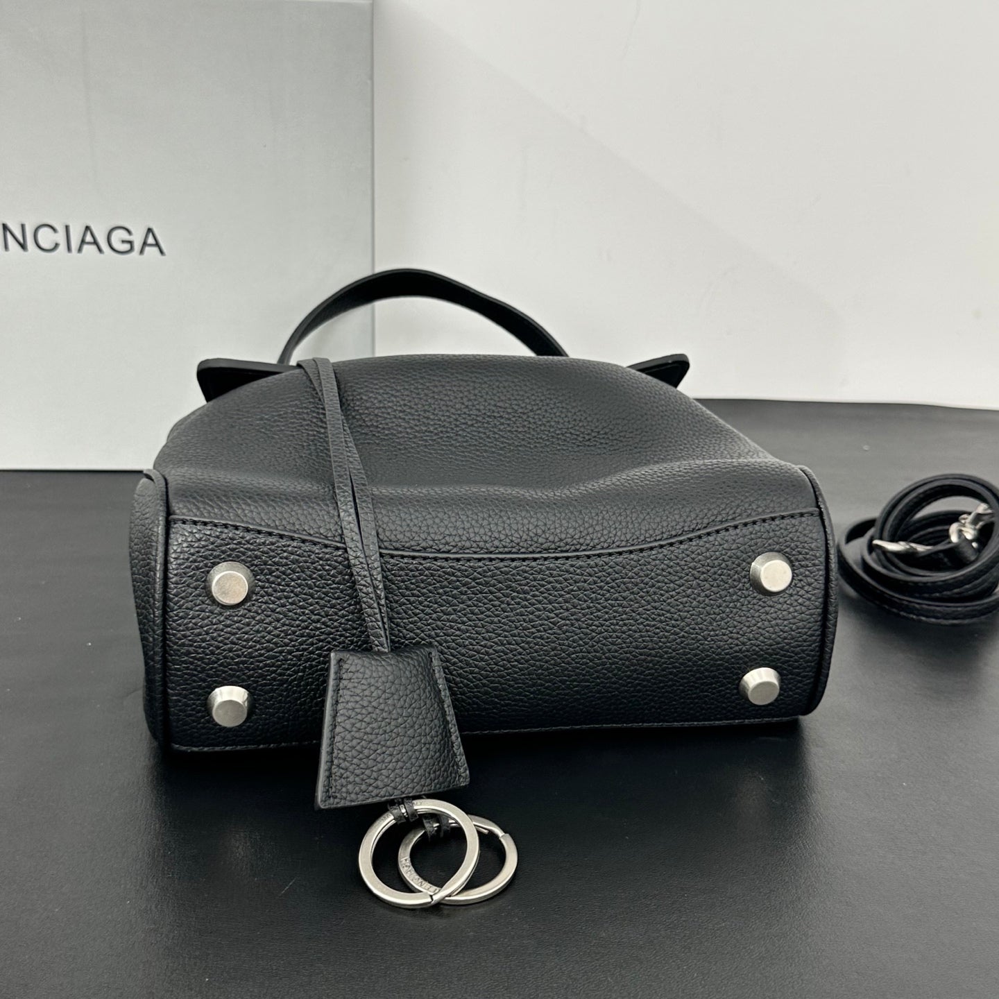 15XJ4BDE Stylish leather bag