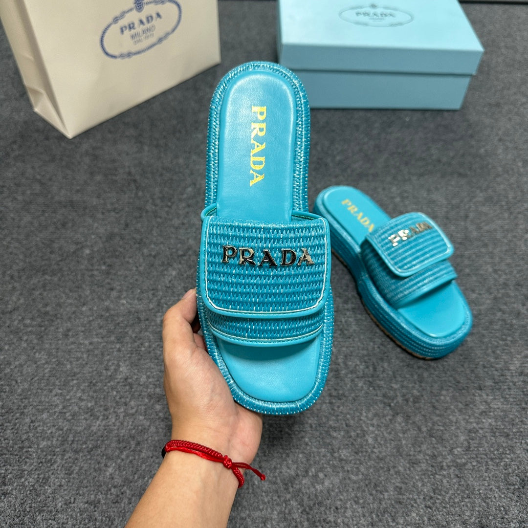 14PD24ZDE Stylish slippers