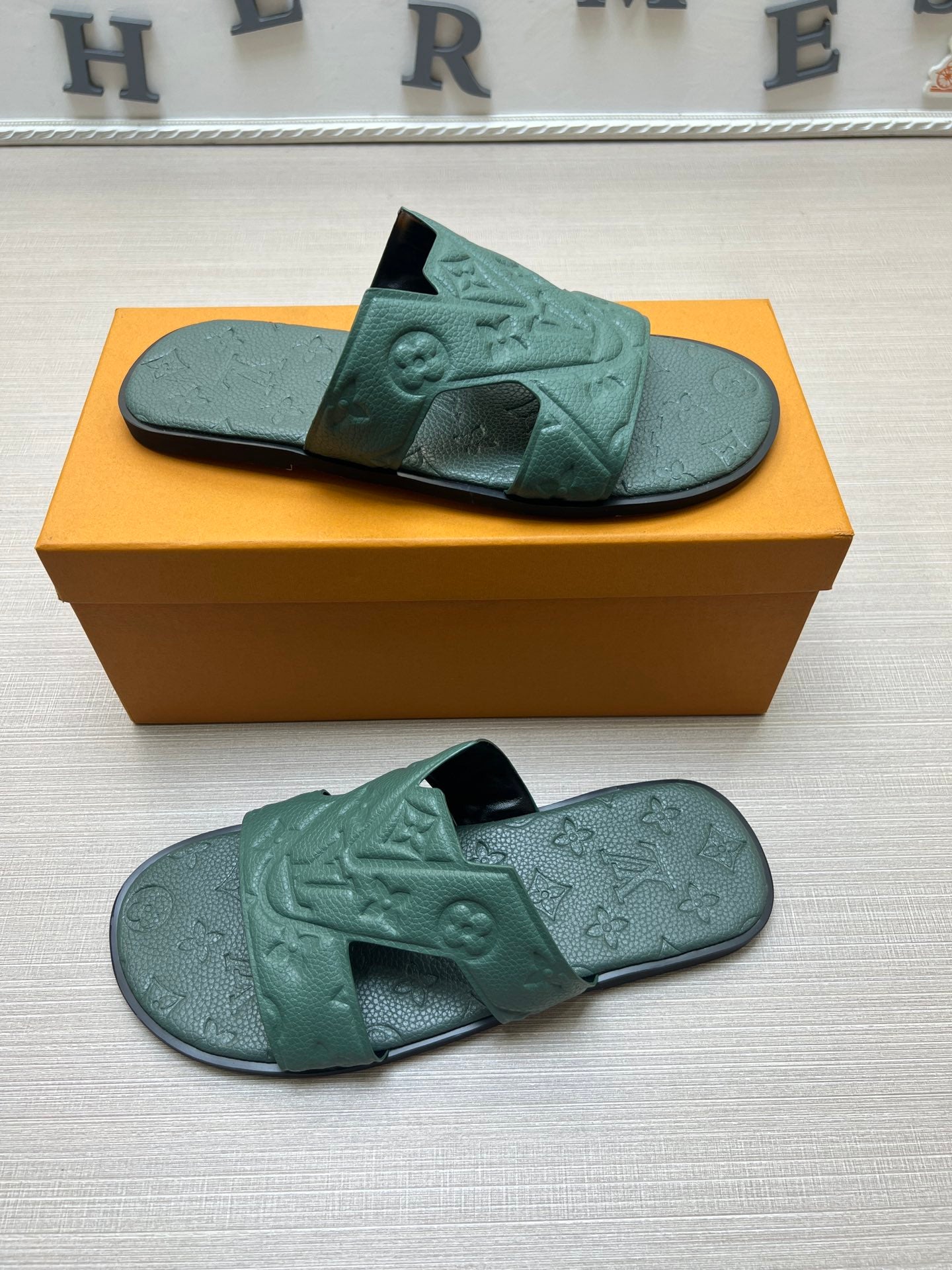 54E34ZDE Stylish slippers
