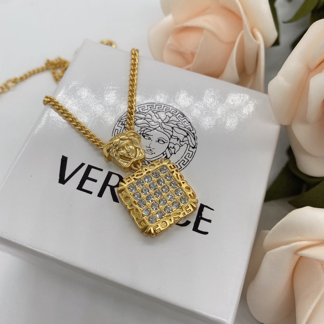175RV94XDE Stylish Necklace