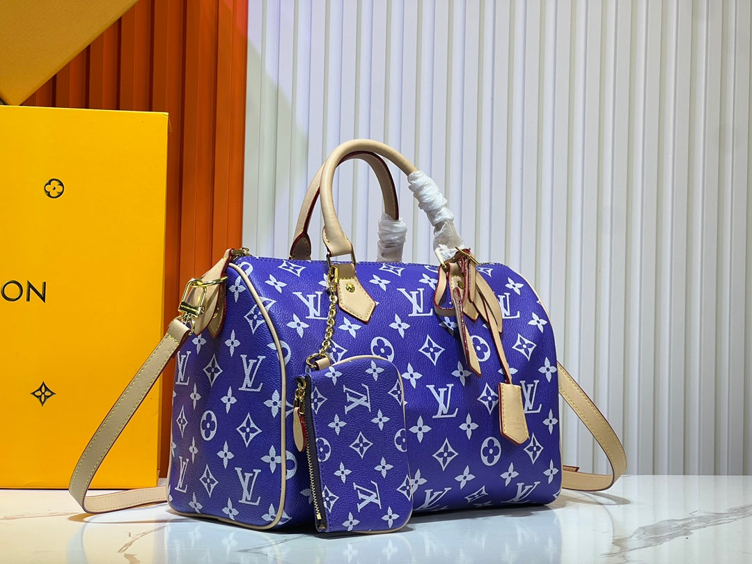155XE16BDE Stylish leather bag
