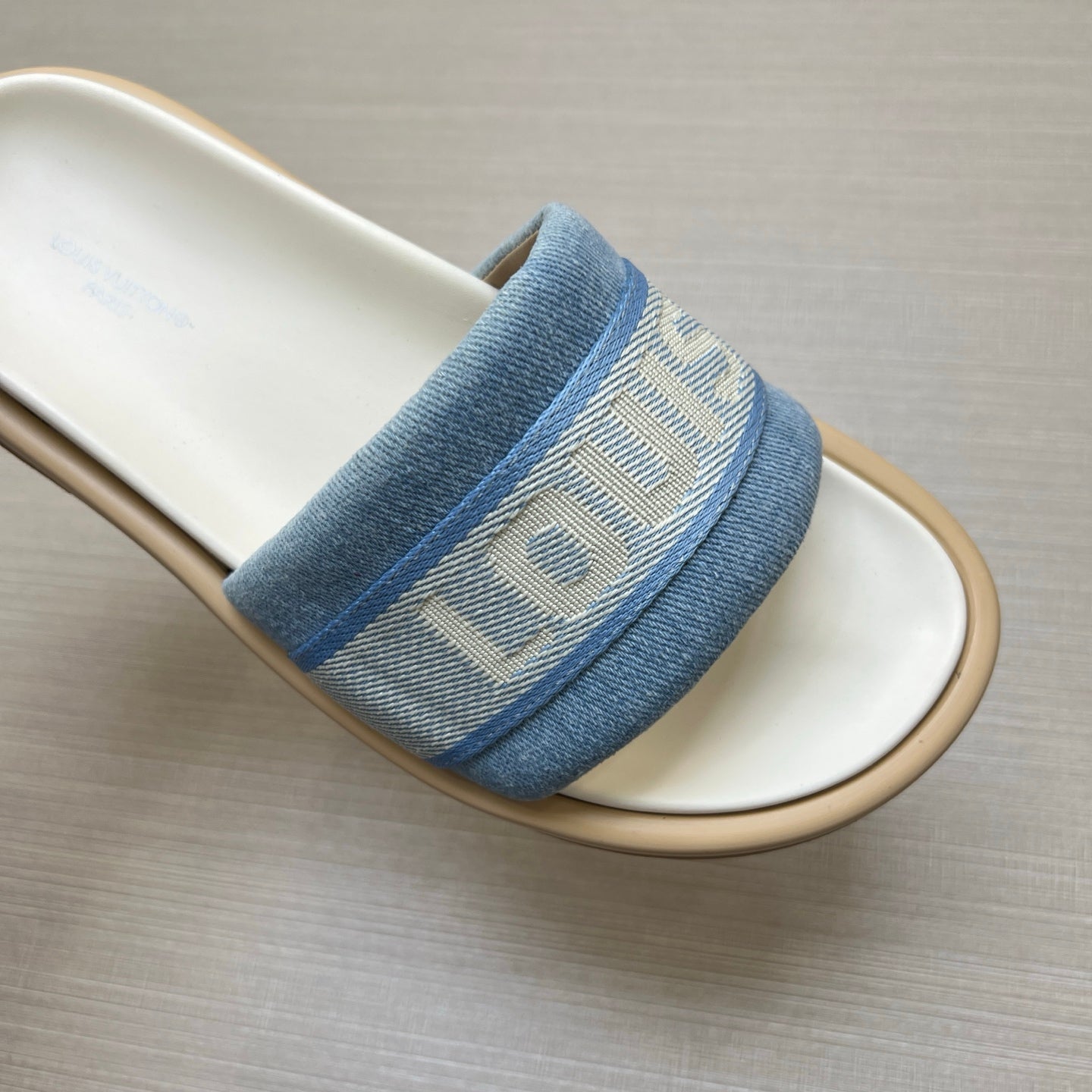 535ZE301ZDE Stylish Slippers