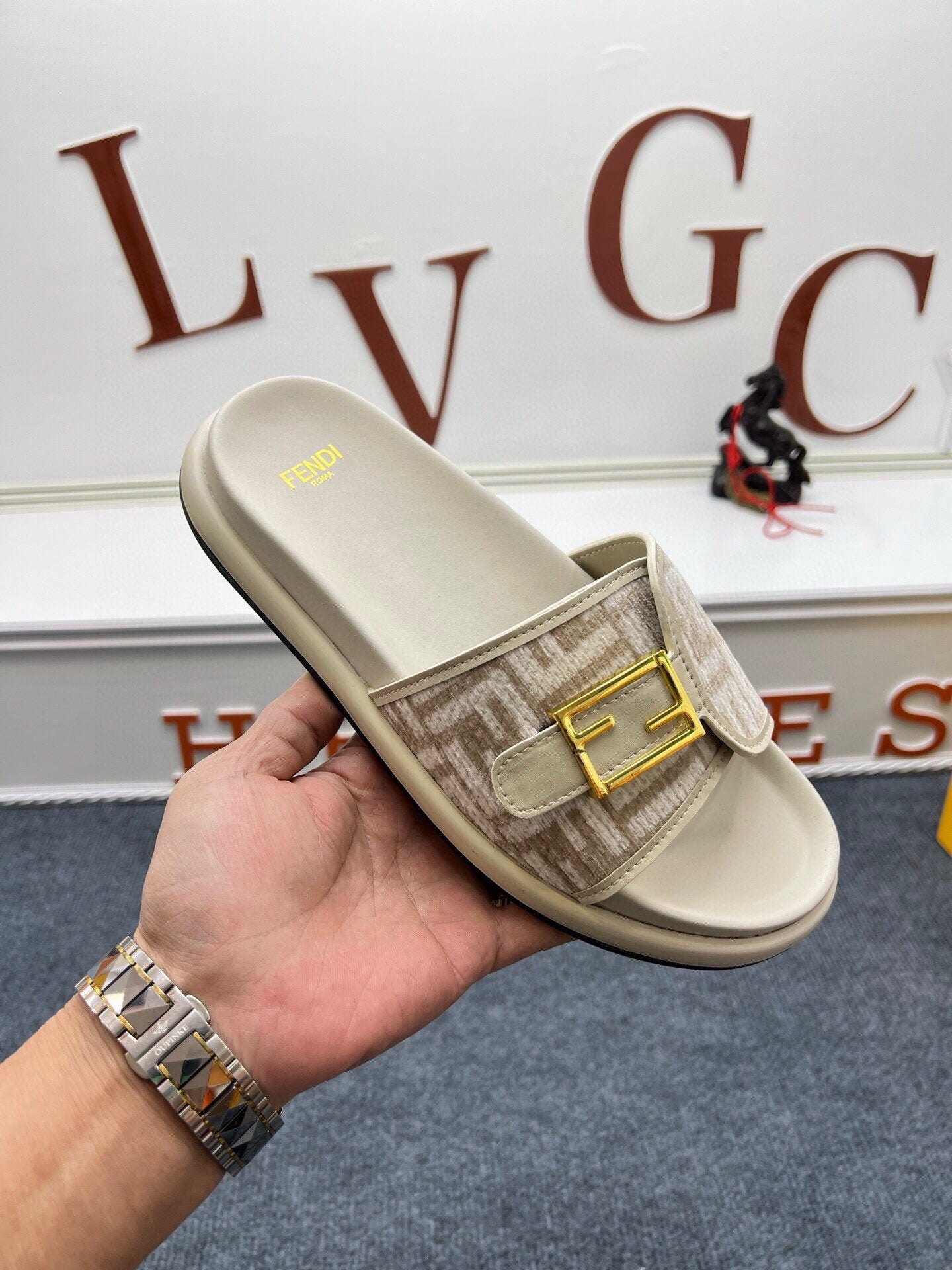 54F37ZDE Stylish slippers