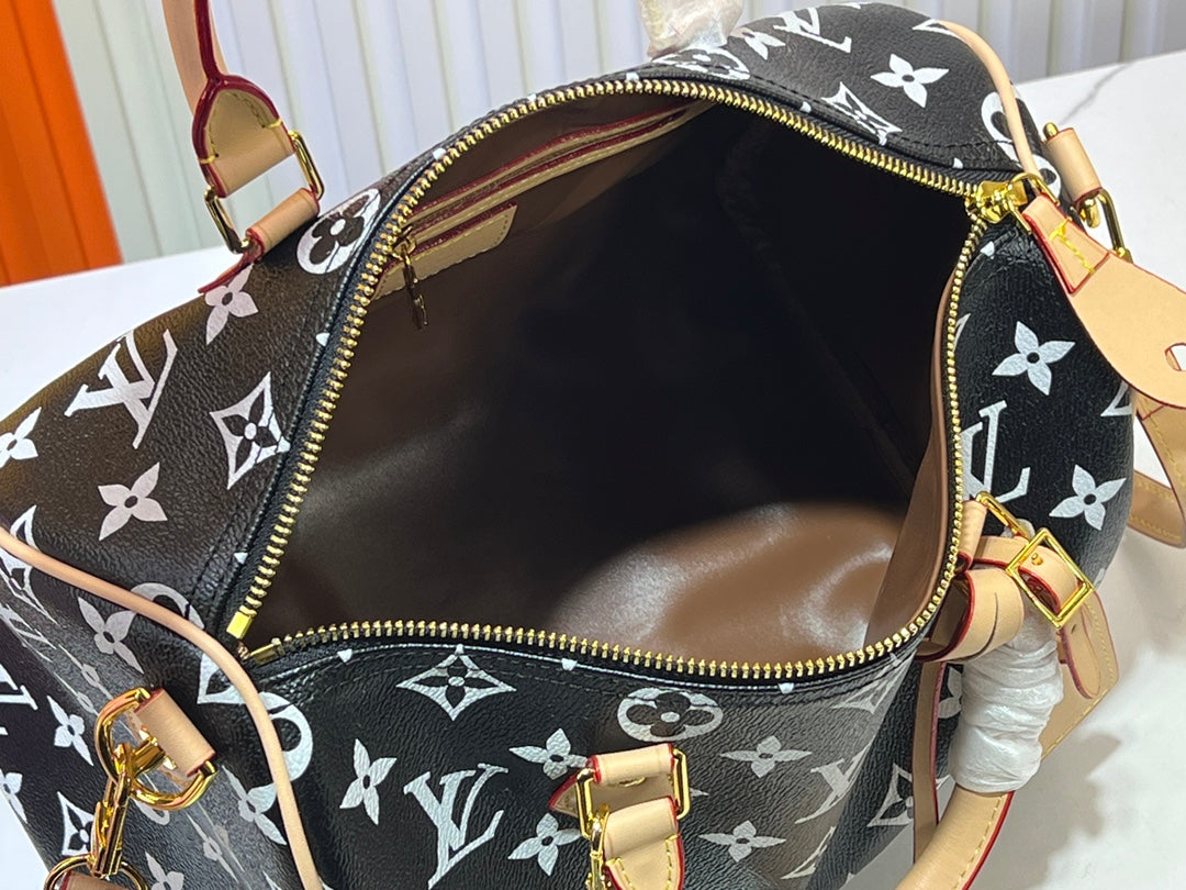 155XE17BDE Stylish leather bag