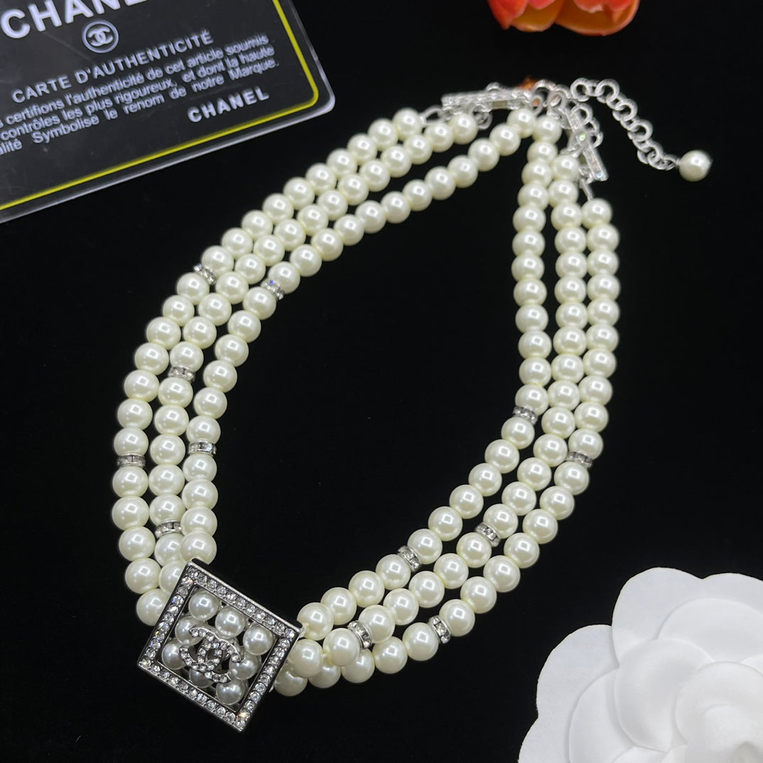 14C928XDE Stylish Necklaces